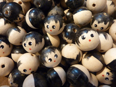 18mm 0.70 inch Small Natural Wood Doll Head Beads with Faces 100 Pieces - artcovecrafts.com